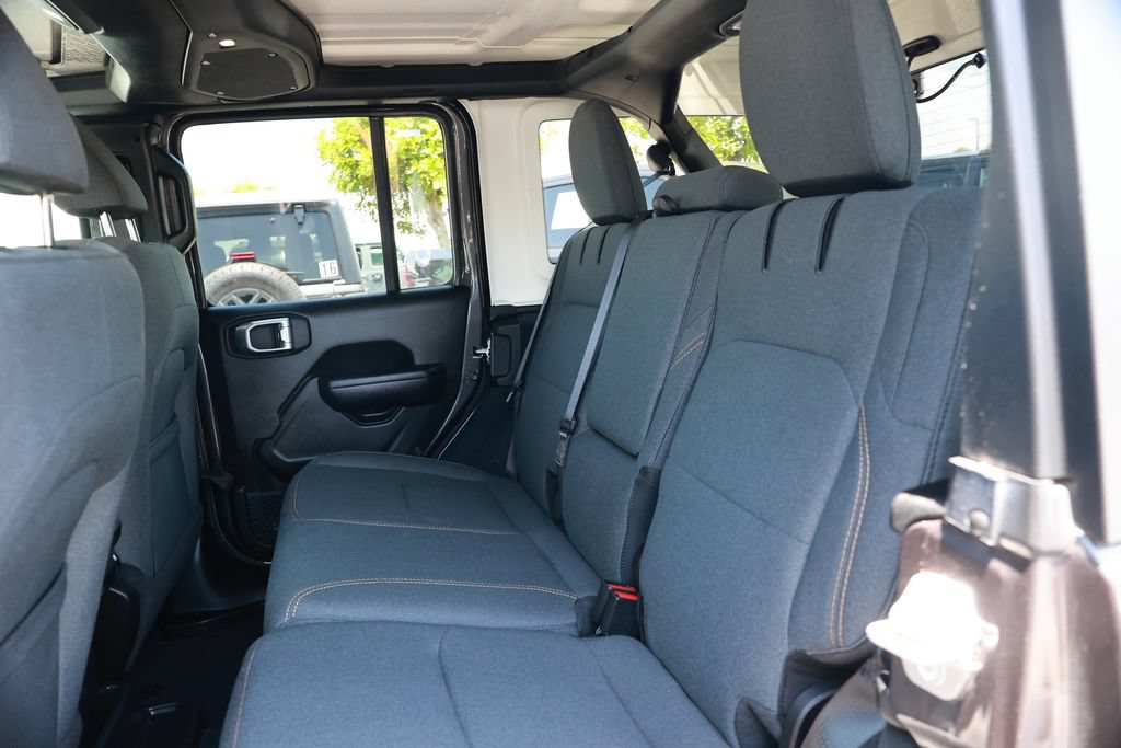 Used 2024 Jeep Wrangler Unlimited AWD/4WD image 34
