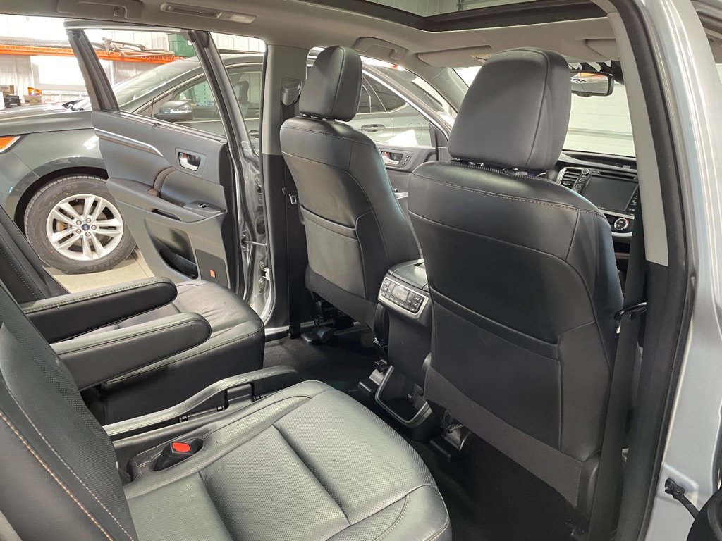 Used 2016 Toyota Highlander Limited Platinum image 21