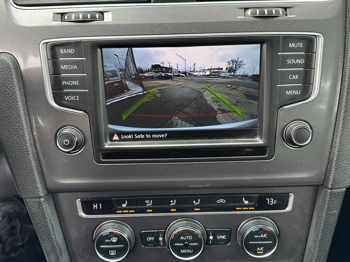 Used 2016 Volkswagen e-Golf SE image 32