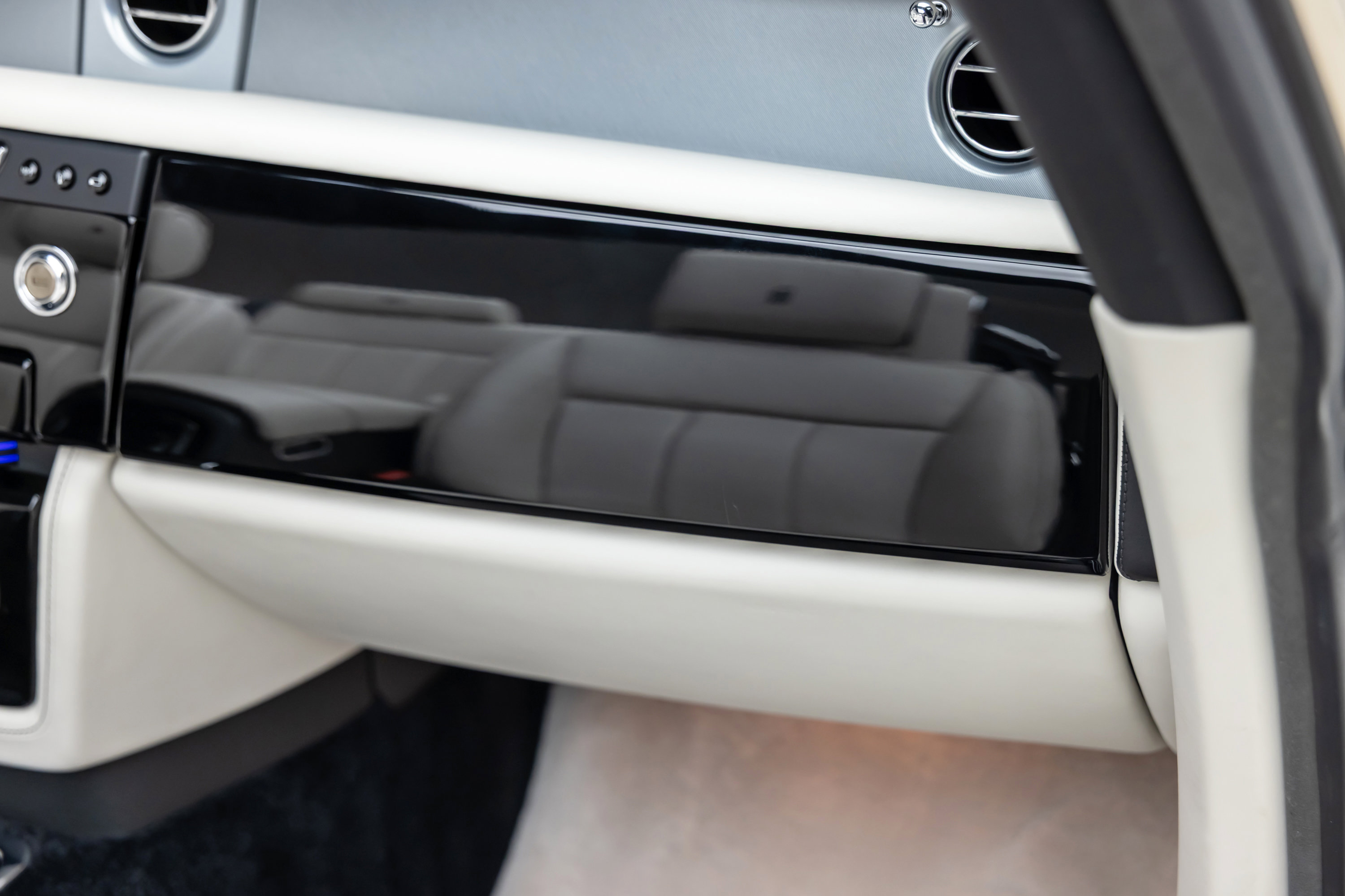 Used 2013 Rolls-Royce Phantom Drophead Coupe image 23