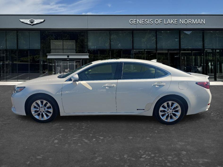 Used 2015 Lexus ES 300h w/ Navigation System Package FWD image 7