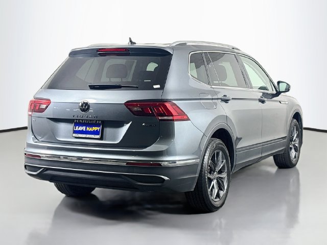 Certified 2023 Volkswagen Tiguan SE w/ Panoramic Sunroof Package AWD/4WD image 7