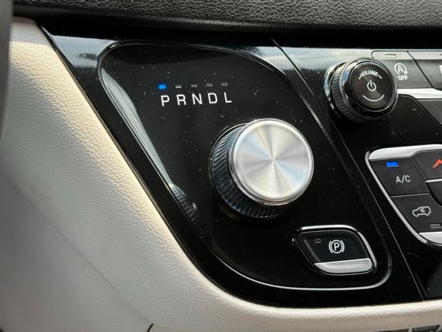 Used 2024 Chrysler Pacifica Touring-L FWD image 25