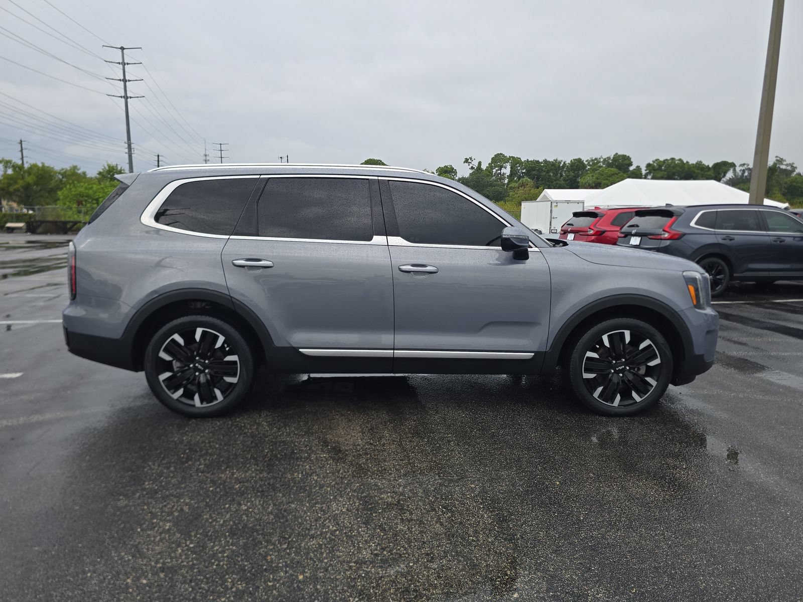 Used 2023 Kia Telluride SX FWD image 3