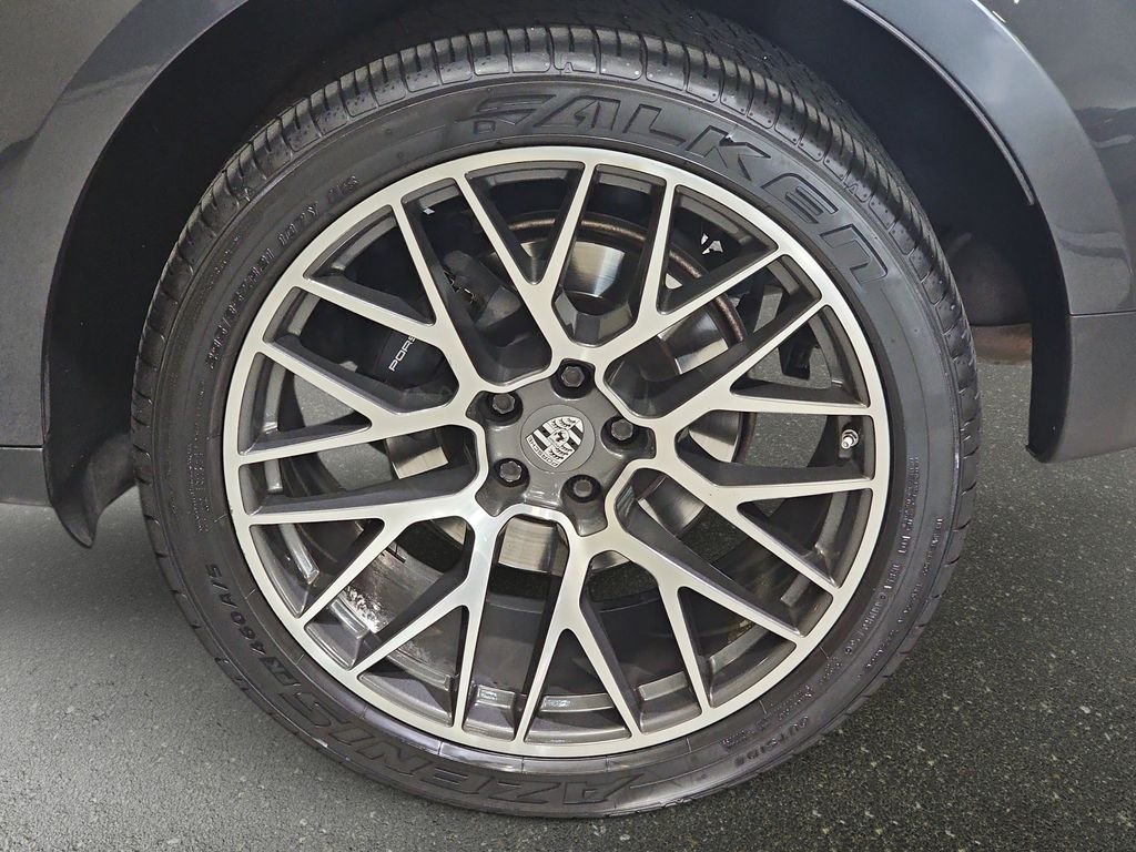 Used 2019 Porsche Macan AWD/4WD image 35