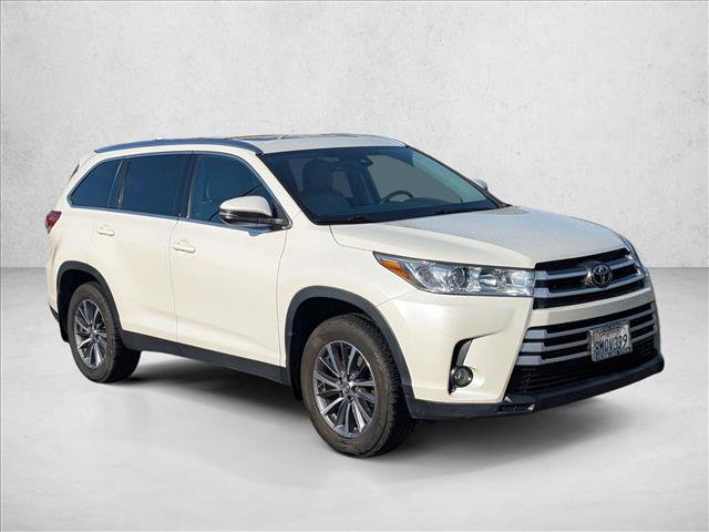 Used 2019 Toyota Highlander XLE video 3