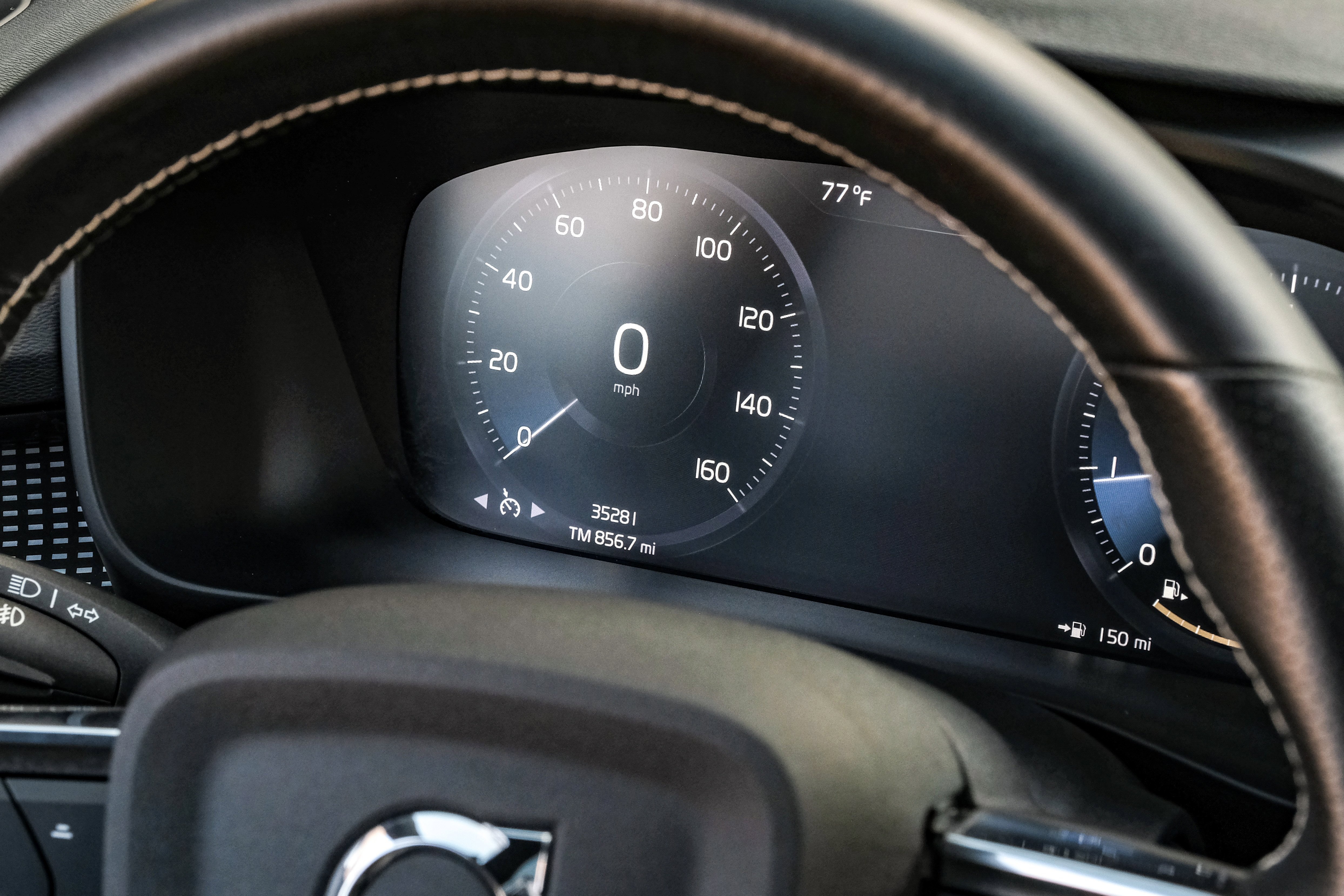 Used 2021 Volvo XC40 T4 R-Design image 18