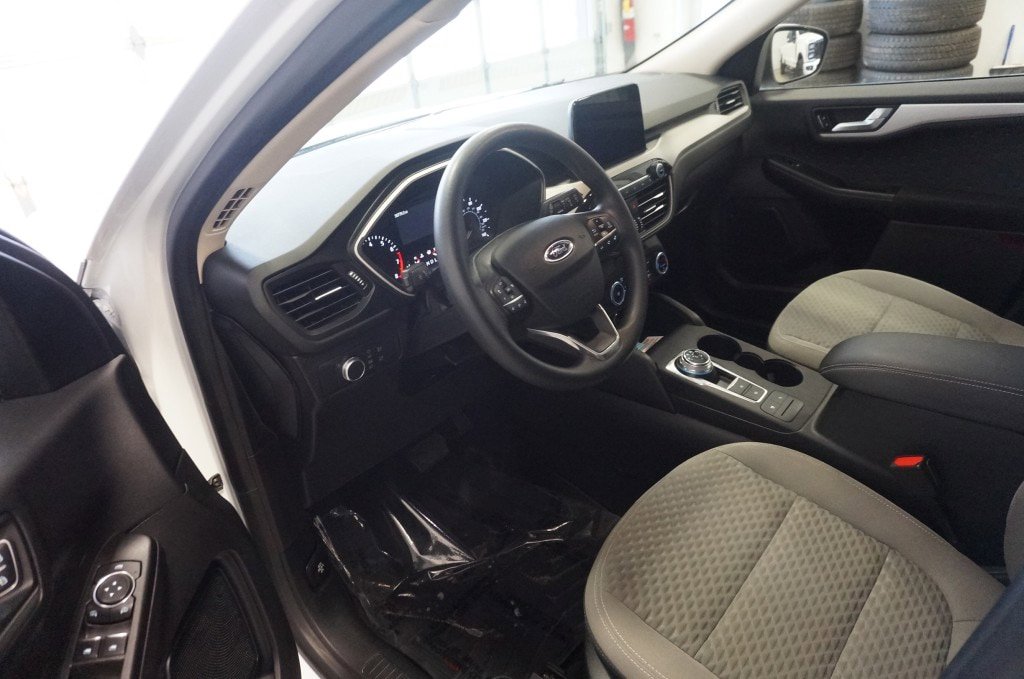 Used 2020 Ford Escape SE image 9
