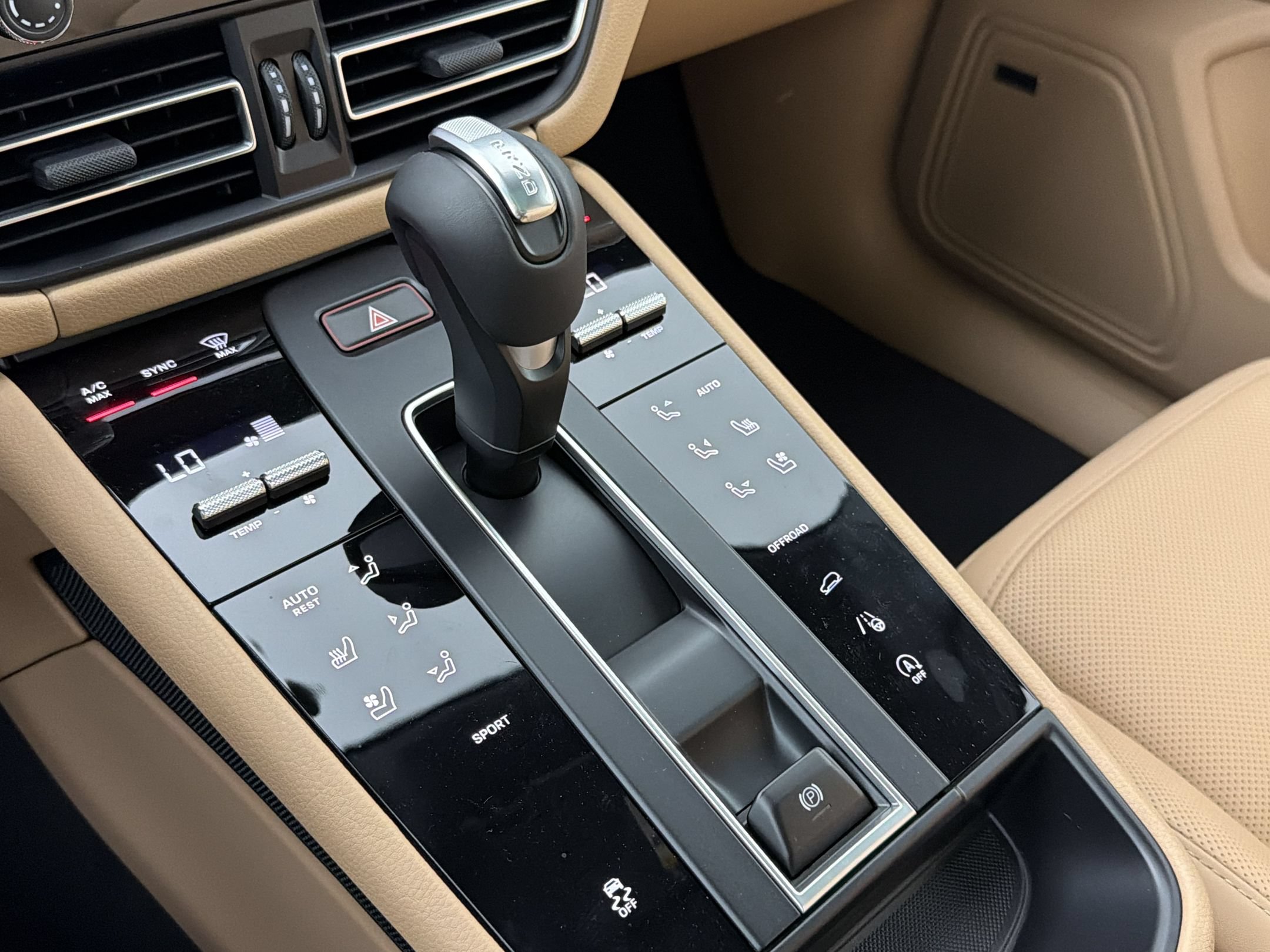 New 2026 Porsche Macan AWD/4WD image 18