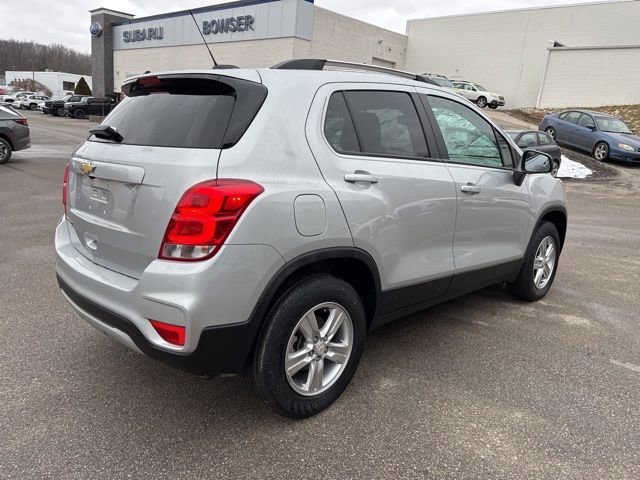 Used 2022 Chevrolet Trax LT w/ LT Convenience Package image 5