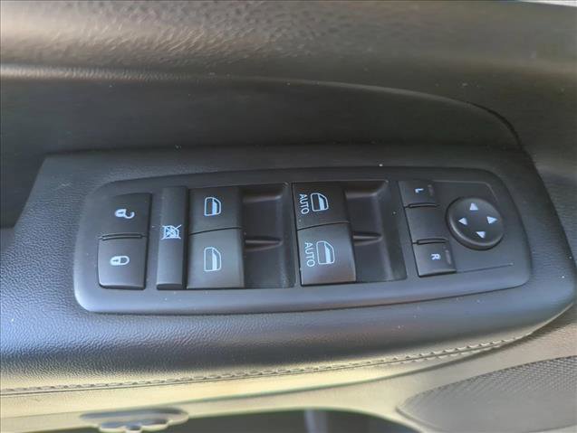 Used 2017 Jeep Grand Cherokee Limited w/ Luxury Group II image 28