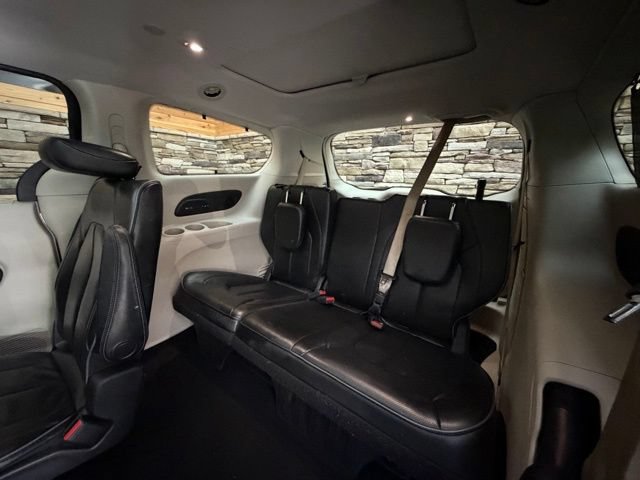 Used 2017 Chrysler Pacifica Limited w/ UConnect Theater Package FWD image 37