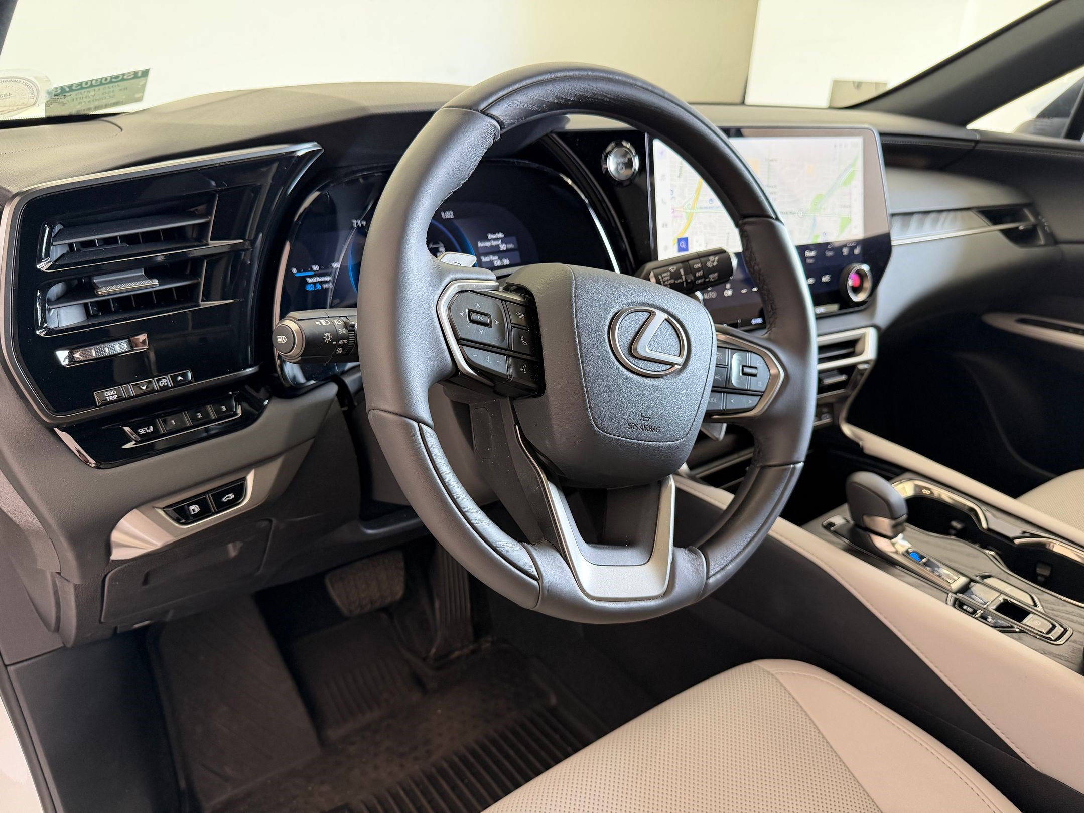 Used 2025 Lexus RX 350h w/ Convenience Package image 4