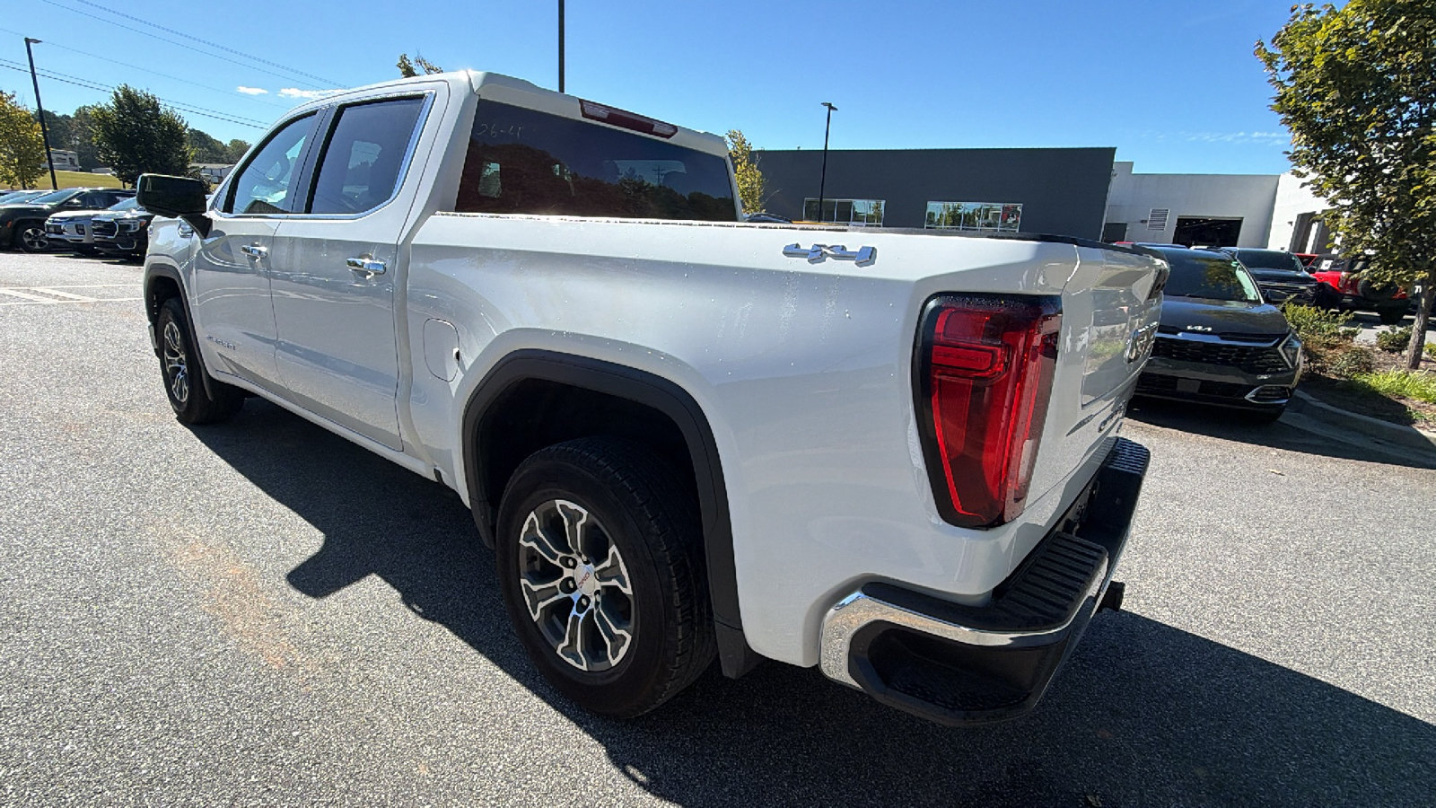 Used 2025 GMC Sierra 1500 SLT AWD/4WD image 10