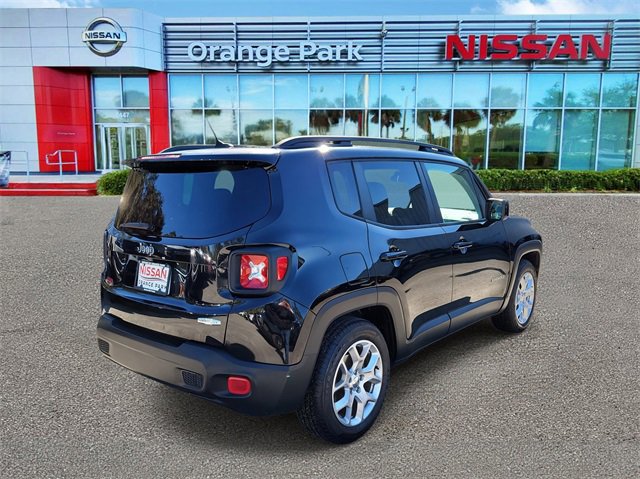 Used 2017 Jeep Renegade Latitude image 2