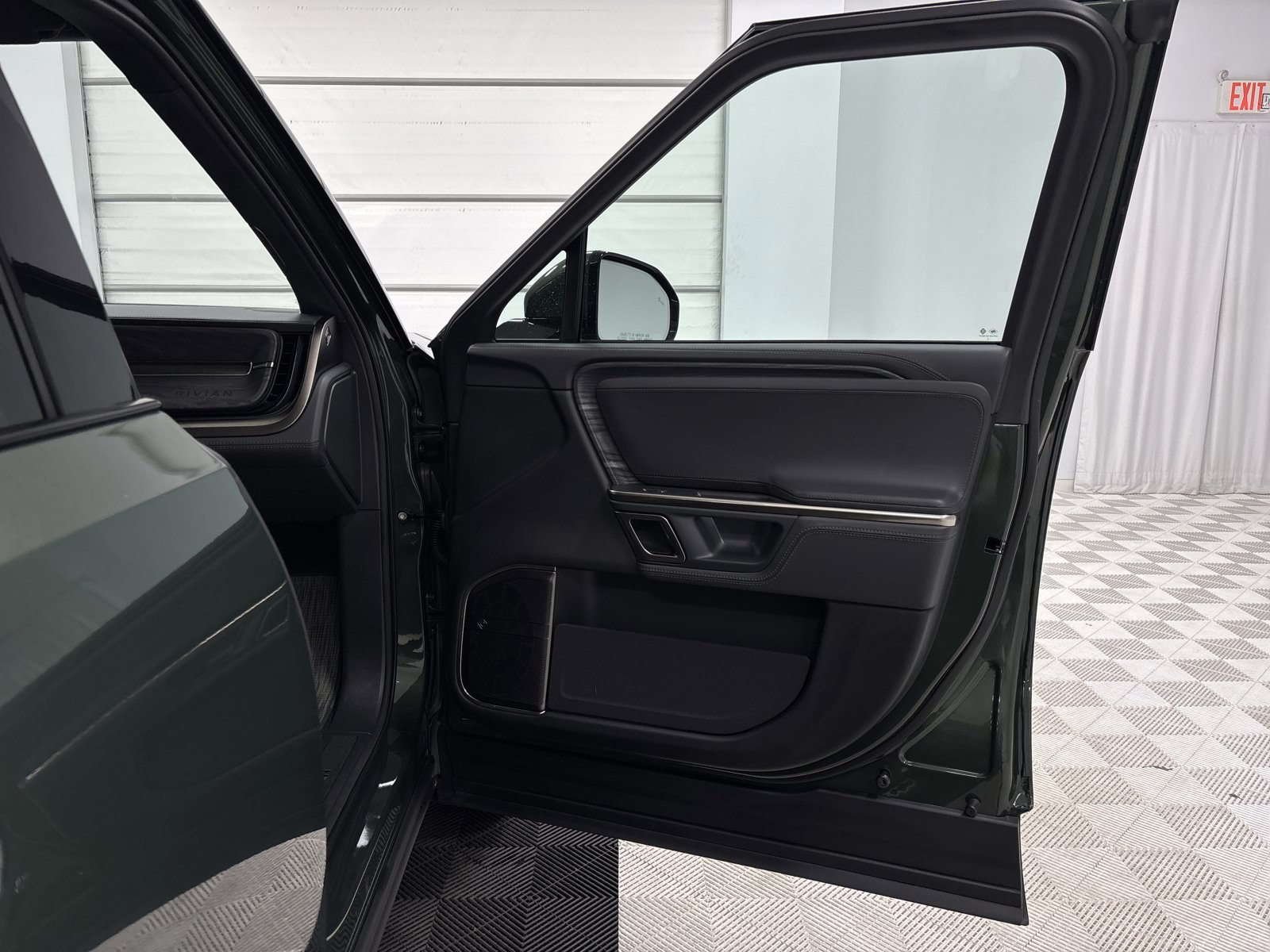 Used 2023 Rivian R1S Adventure image 18