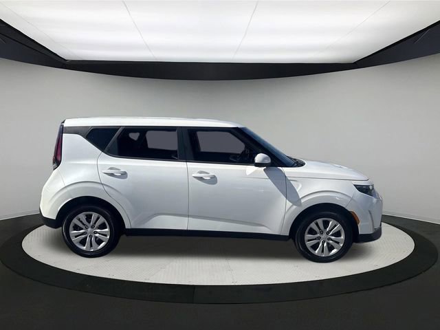 Used 2023 Kia Soul LX image 5
