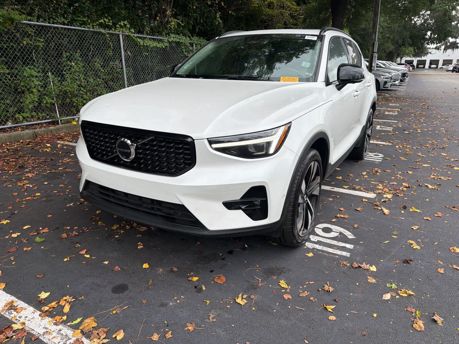 Used 2024 Volvo XC40 B5 Plus AWD/4WD image 7