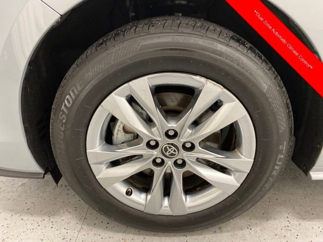 Used 2022 Toyota Sienna XLE Woodland Edition image 10
