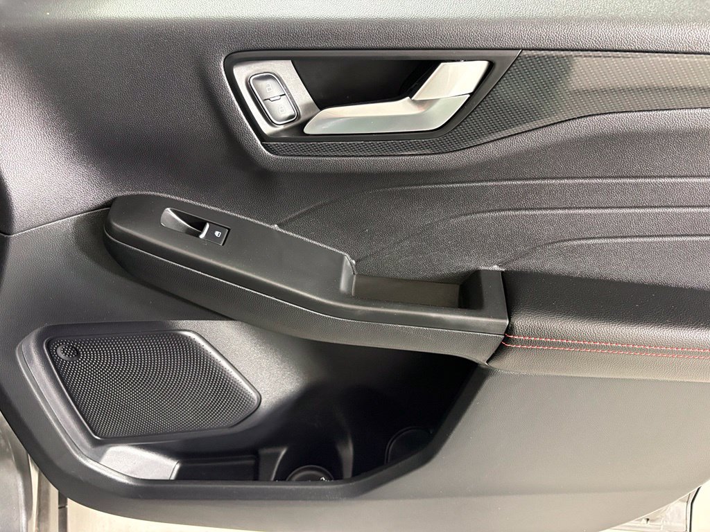 Used 2025 Ford Escape ST-Line FWD image 15
