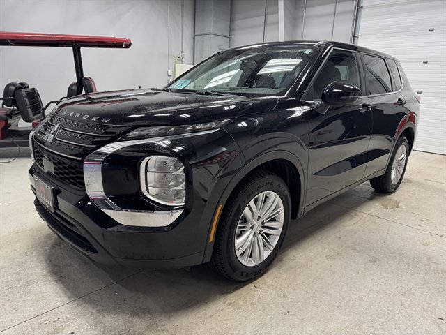 Used 2023 Mitsubishi Outlander ES AWD/4WD image 3