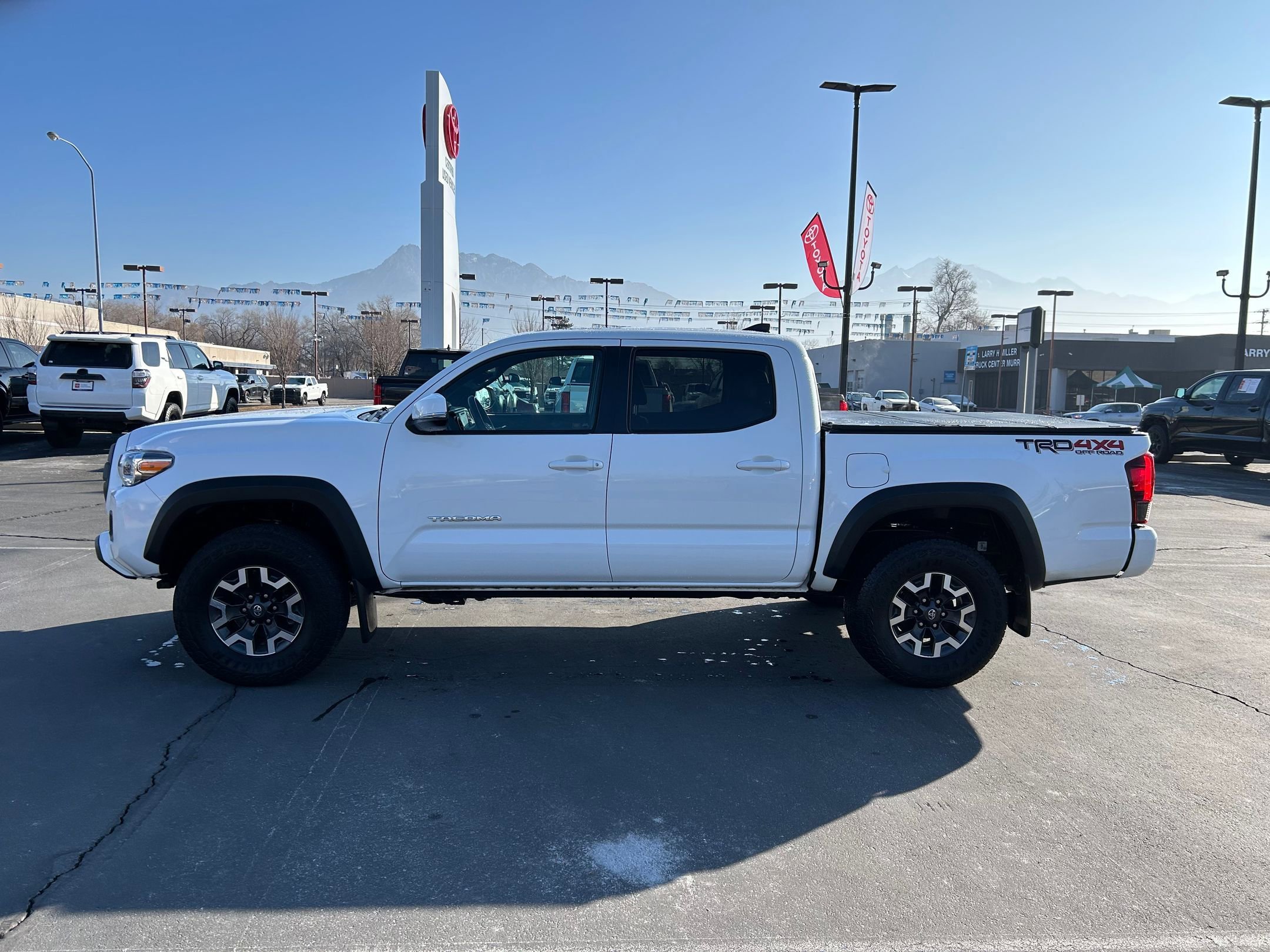 Used 2018 Toyota Tacoma TRD Off-Road image 2