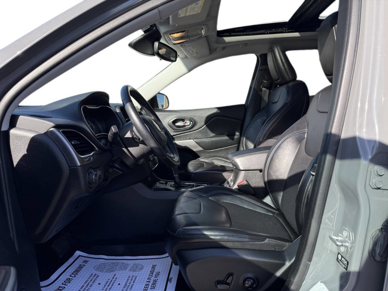 Used 2021 Jeep Cherokee Latitude Plus w/ Sun & Sound Group image 7