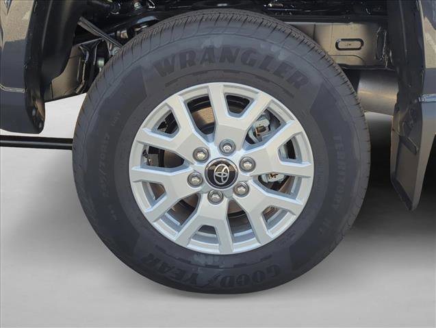 Used 2025 Toyota Tacoma SR5 image 9