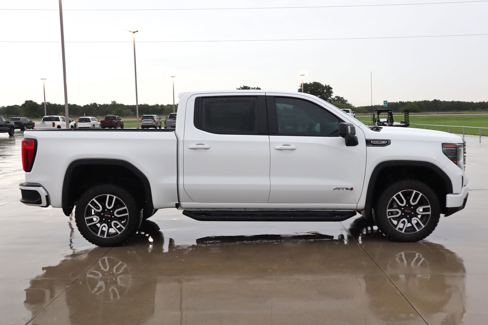 Used 2024 GMC Sierra 1500 AT4 w/ Technology Package image 8