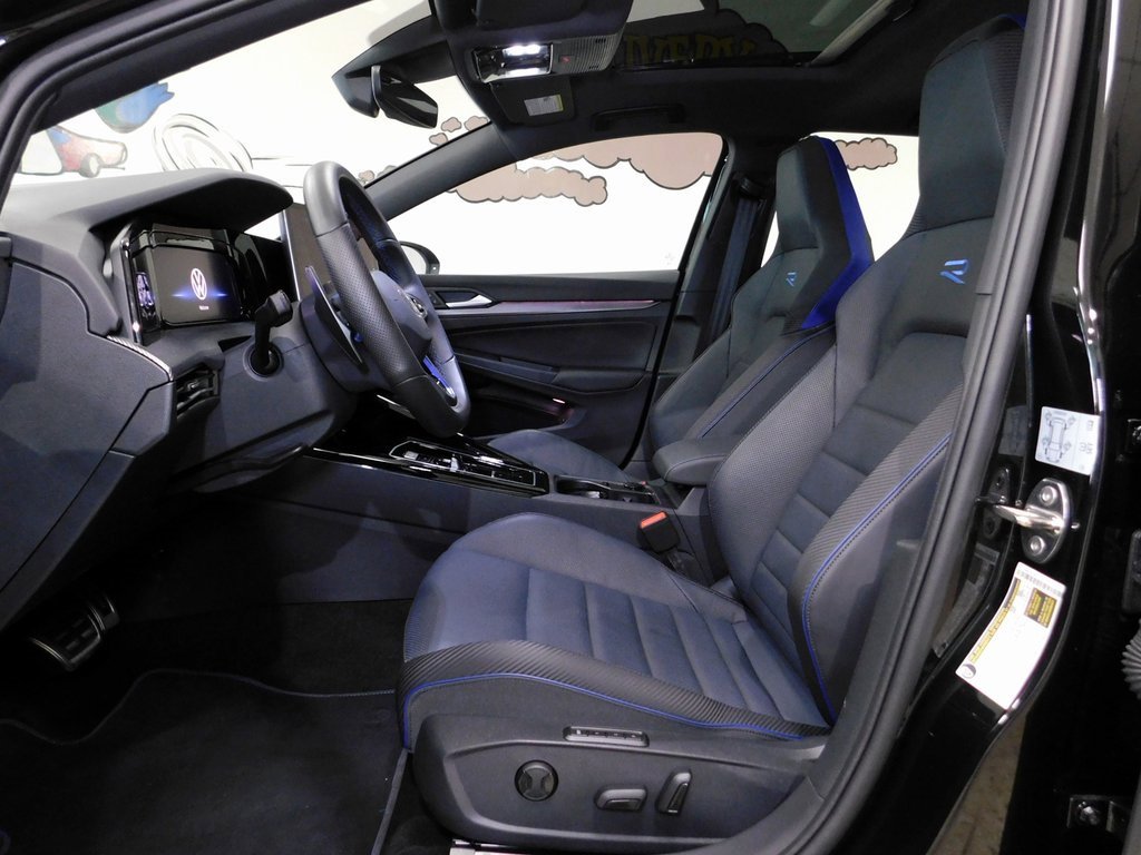 Used 2025 Volkswagen Golf image 33