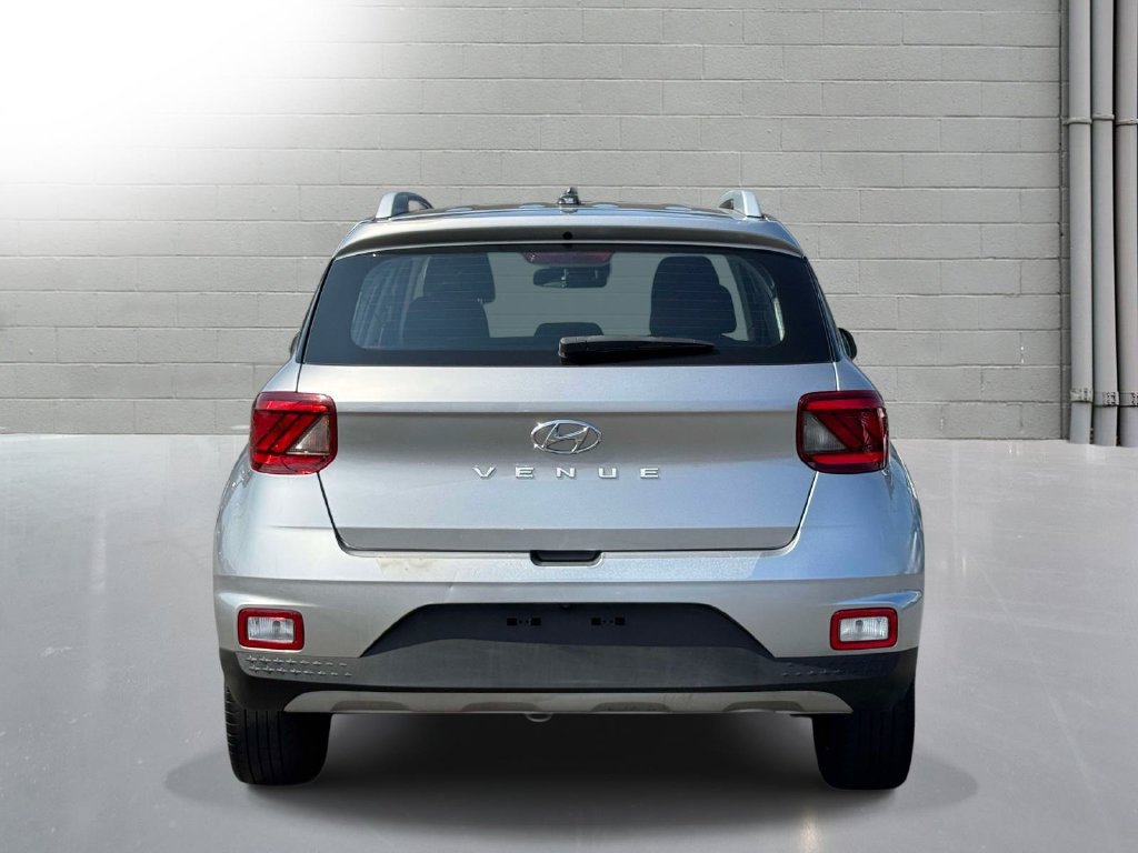 Used 2023 Hyundai Venue SEL FWD image 7