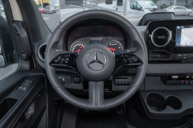 Used 2025 Mercedes-Benz Sprinter 2500 image 19