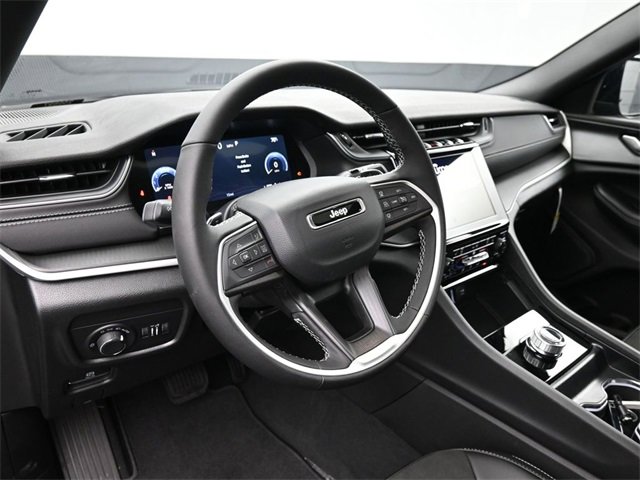 New 2025 Jeep Grand Cherokee Altitude image 12