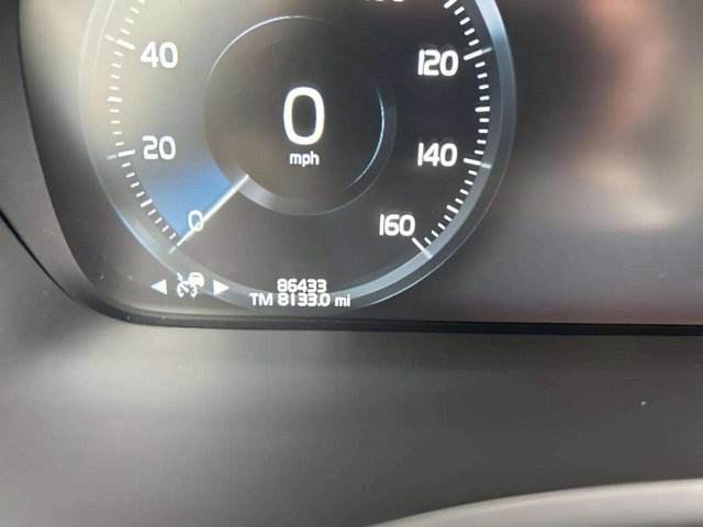 Used 2022 Volvo XC90 T5 Momentum w/ Climate Package image 8