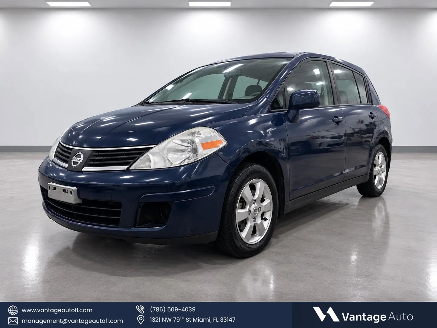 Used 2009 Nissan Versa Hatchback w/ Convenience Pkg FWD image 1