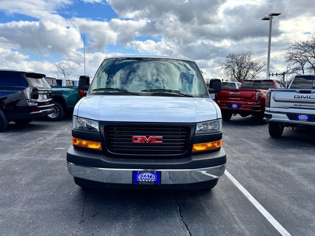 New 2026 GMC Savana 3500 w/ Driver Convenience Package RWD image 3