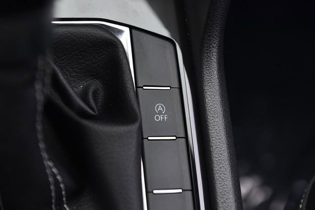 Used 2023 Volkswagen Taos SE w/ Panoramic Sunroof Package image 17