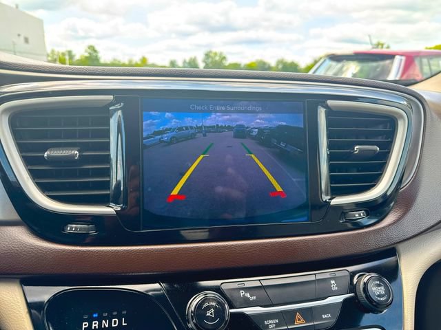 Used 2017 Chrysler Pacifica Touring-L FWD image 14