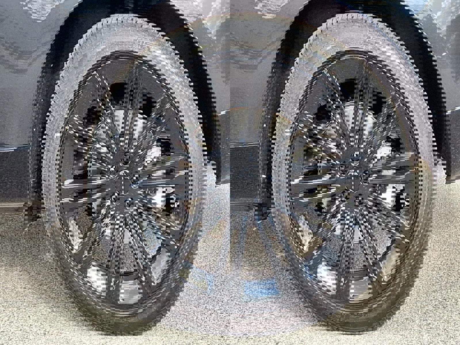 New 2026 Land Rover Range Rover Long Wheelbase SE image 6