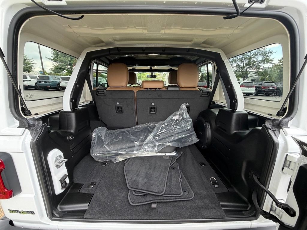 Certified 2022 Jeep Wrangler Unlimited Sahara w/ Cold Weather Group AWD/4WD image 33
