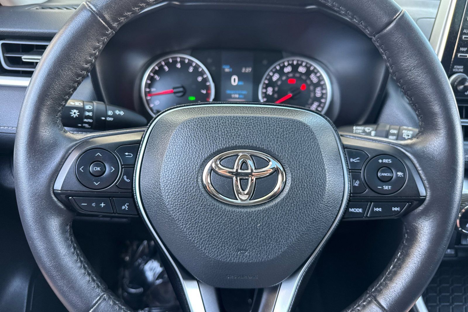 Used 2021 Toyota RAV4 XLE Premium image 23
