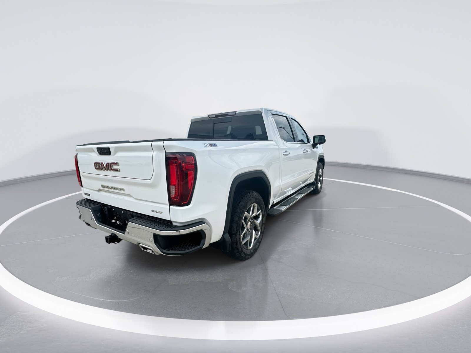 Used 2024 GMC Sierra 1500 SLT w/ SLT Premium Plus Package AWD/4WD image 8