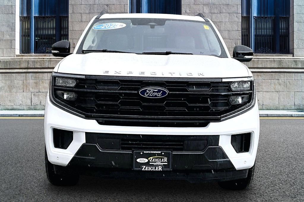 Used 2025 Ford Expedition Active AWD/4WD image 3