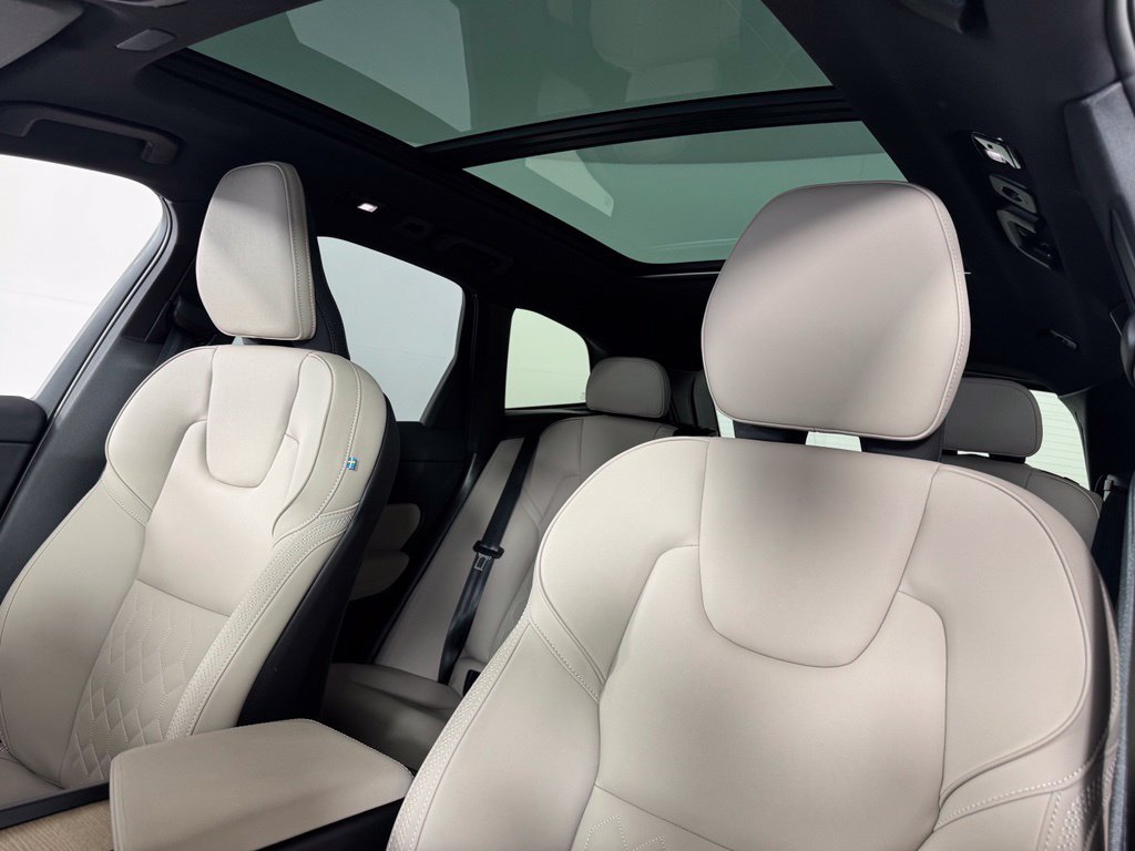 Certified 2026 Volvo XC60 B5 Plus AWD/4WD image 18