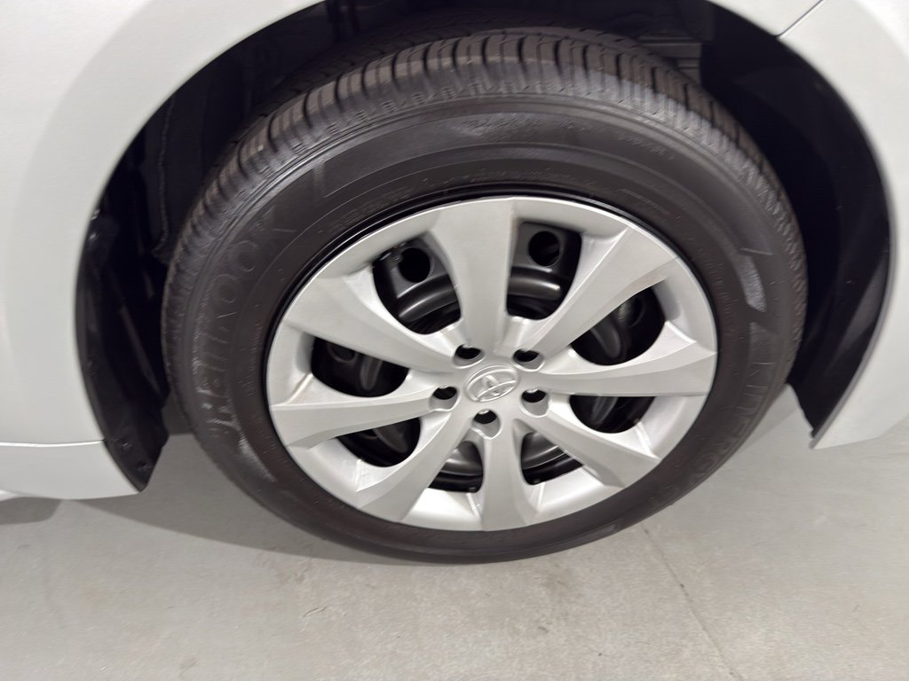 Used 2025 Toyota Corolla LE w/ Convenience Package image 39