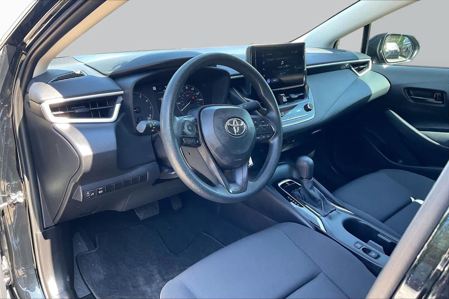 Used 2025 Toyota Corolla LE FWD image 14