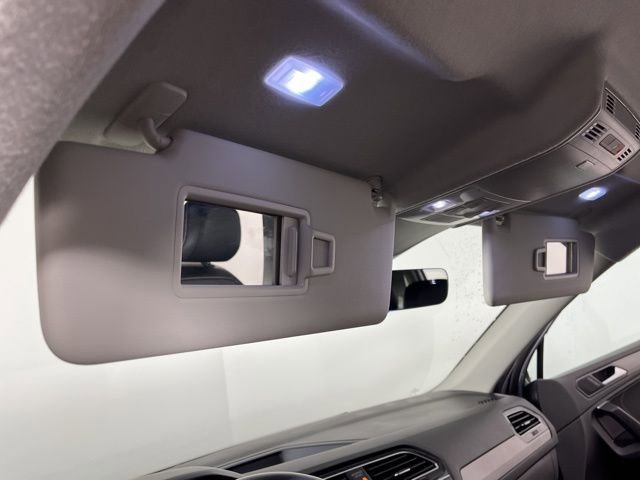 Used 2023 Volkswagen Tiguan SE image 37