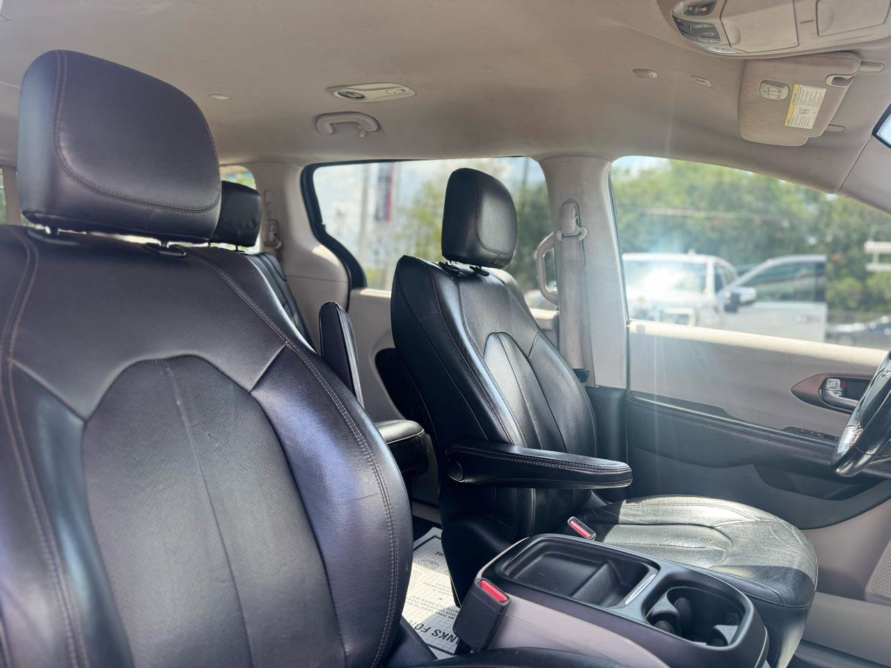 Used 2019 Chrysler Pacifica Touring-L image 46