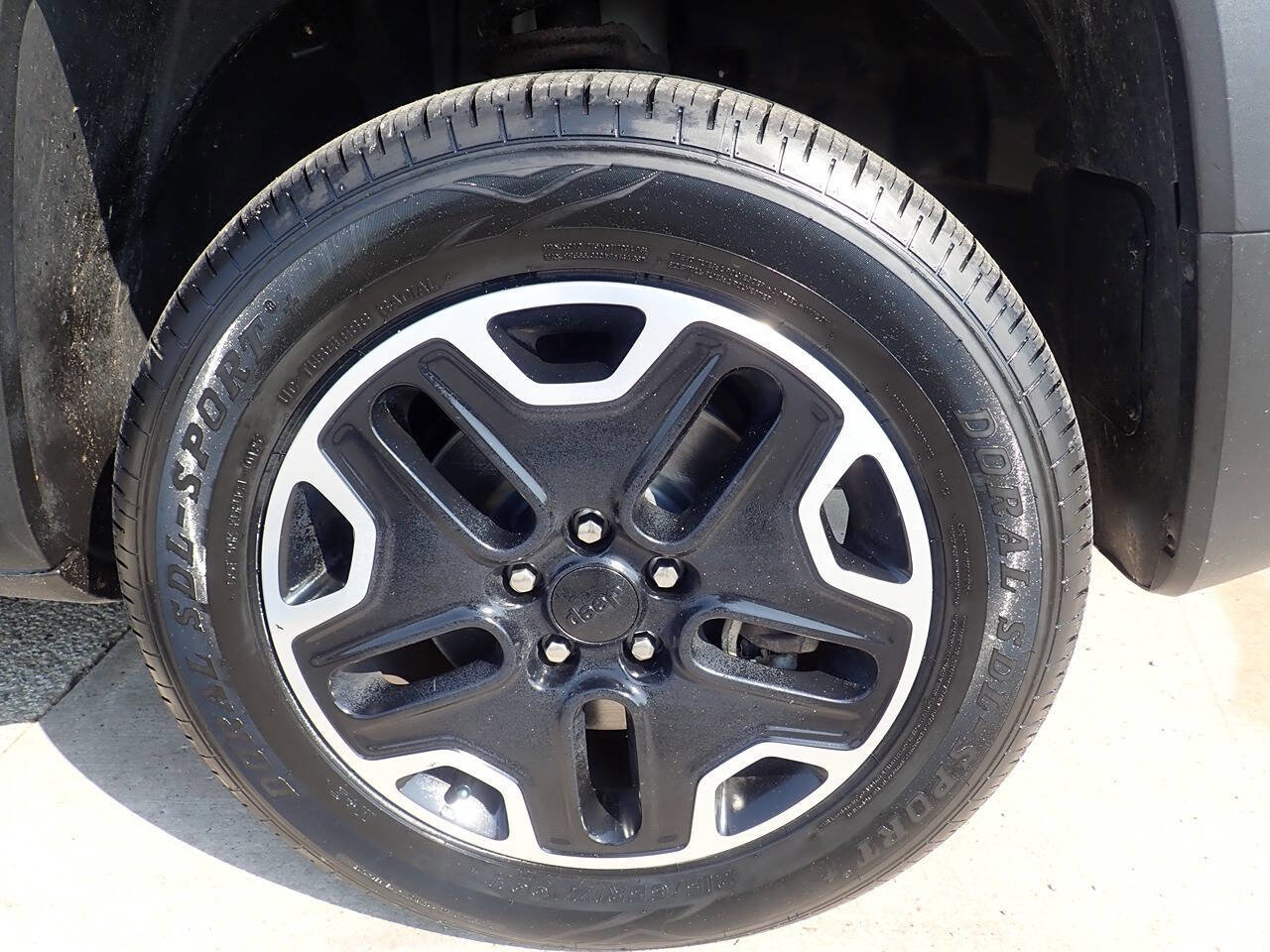 Used 2016 Jeep Renegade Trailhawk w/ Cold Weather Group image 35