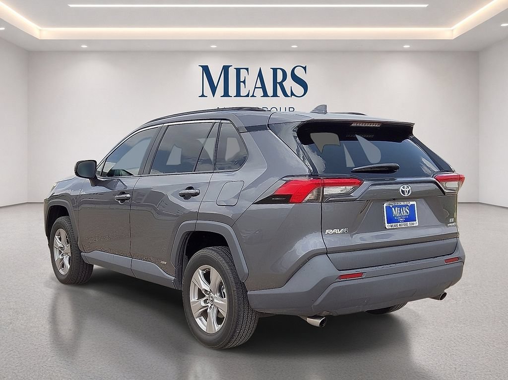 Used 2022 Toyota RAV4 LE AWD/4WD image 3